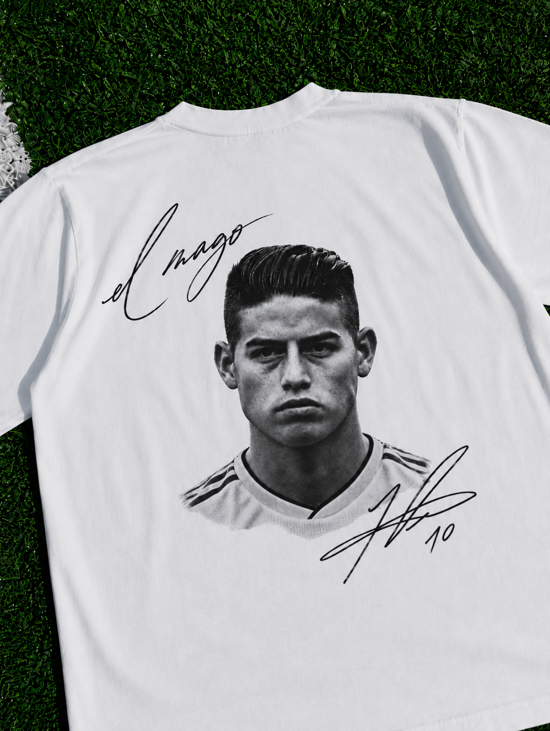 El Mago James Rodríguez organic heavy T-shirt zoomed in